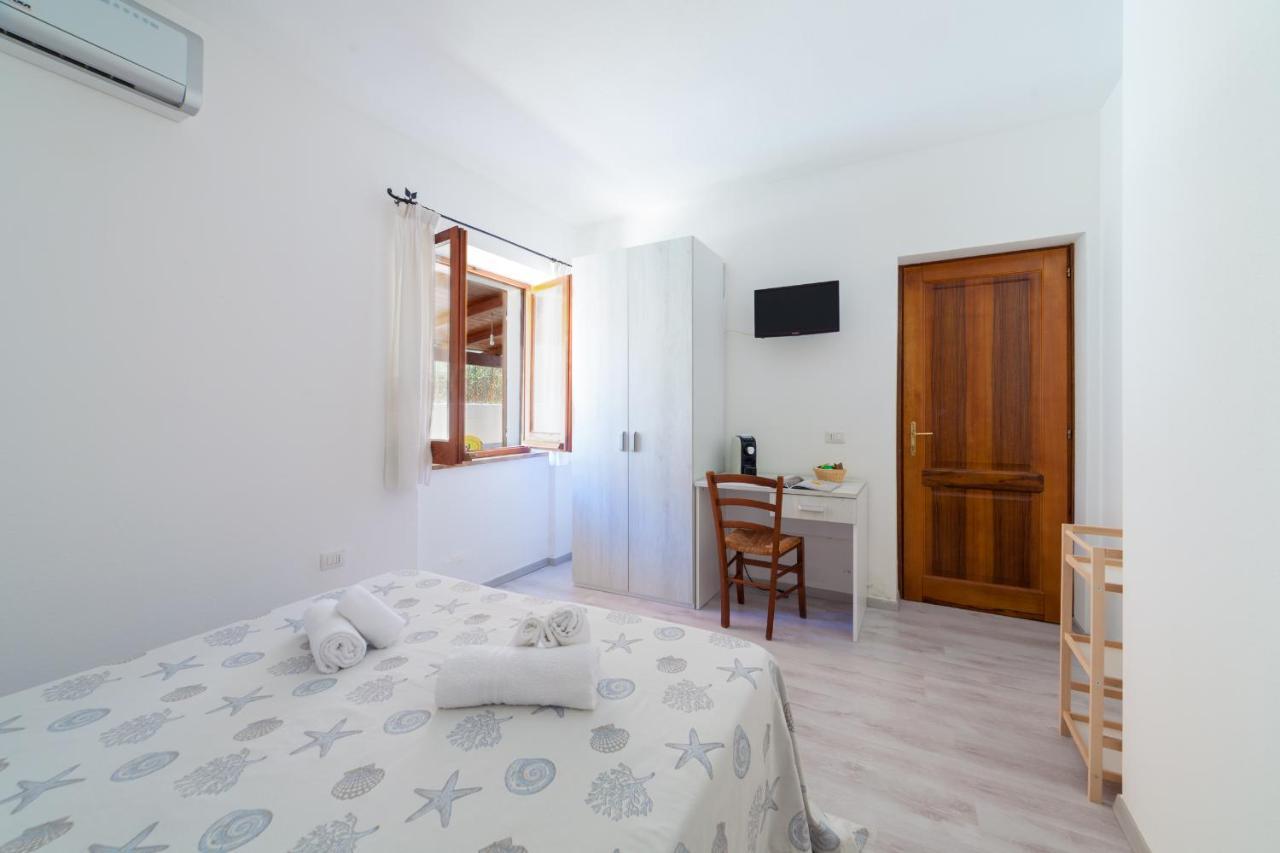 Brezza B&B Golfo Aranci Exterior foto